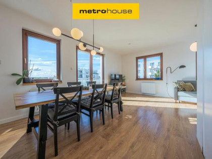 Słoneczne przestronne dwa pokoje z dwoma balkonami