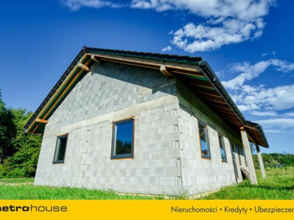 Komfortowy Dom w sąsiedztwie młodego lasu.