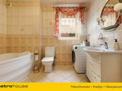 Dom do zamieszkania z kominkiem, ogrodem i garażem