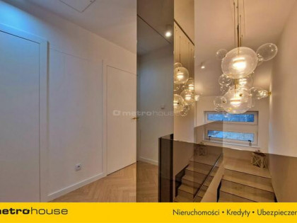 Luksusowy dom na sprzedaż w spokojnej okolicy.