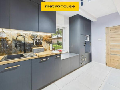 Bemowo, dom po remoncie z działką 926 m2.