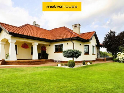 Wyjątkowy dom z basenem oraz stajnią - Kranów