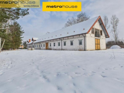 Stajnia z częścią mieszkalną na 40 458 m2 działce.
