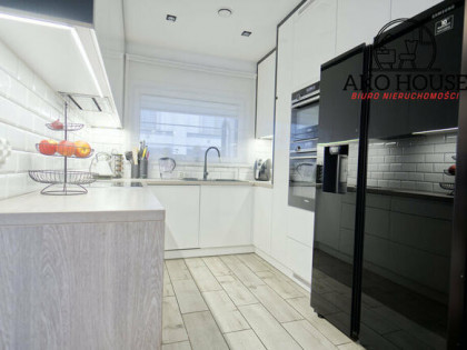 Nowoczesna szeregówka z rekuperacją i kominkiem!