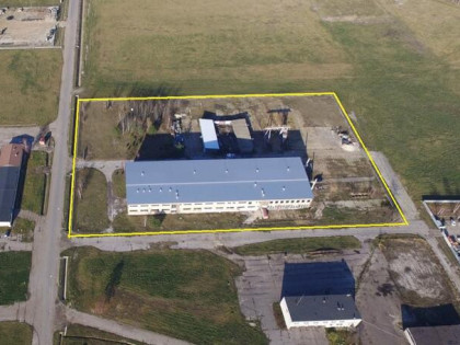 Hala produkcyjna z suwnicami