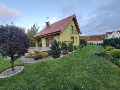 Dom wolnostojący w Miłoszycach z pięknym ogrodem