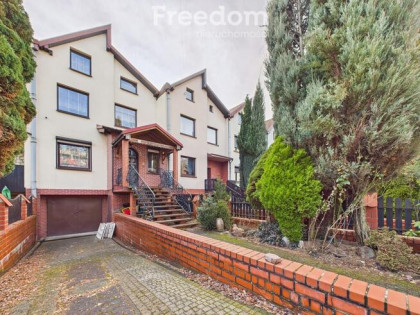 Dom z garażem i ogrodem. Blisko zamku