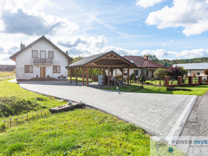 Nowoczesny dom z dużą działką 20 min od Skawiny