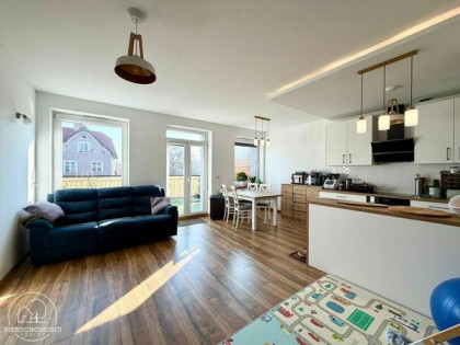 Dwupoziomowe M3 z dużym tarasem- prywatne miejsca postojowe