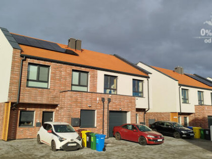 /Piękny domek w dobrej lokalizacji z ogrodem/garaż dwustanowiskowy