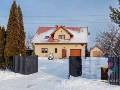 Dom gotowy do zamieszkania w otoczeniu jezior