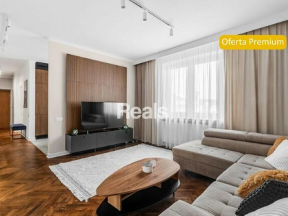 Z garderobą i piwnicą