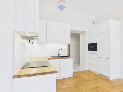 Dwupokojowe, nieumeblowane mieszkanie w kamienicy