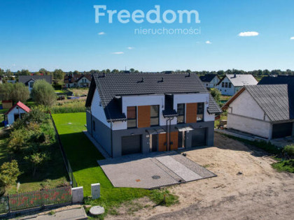 Nowoczesny dom w zabudowie bliźniaczej – Pszczółki