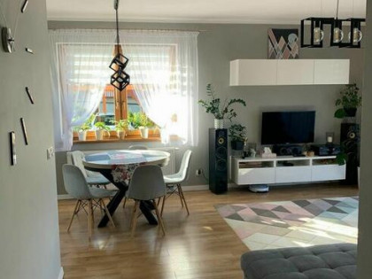 Urządzony wolnostojący dom na zagospodarowanej działce