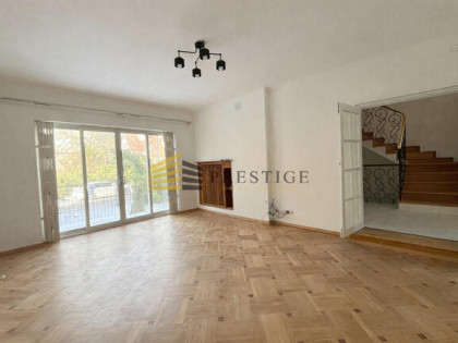 Dom na biuro, metro, 7 miejsc parkingowych