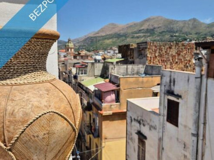 Na sprzedaż – część kamienicy Carini Sycylia