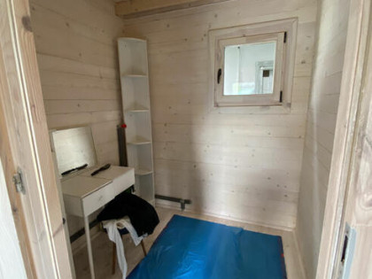 Działka ROD z dwupoziomowym domkiem w Warszawie