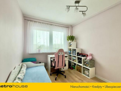 Trzy pokojowe mieszkanie na spokojnym osiedlu.