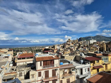 Na sprzedaż część kamienicy Carini Sycylia