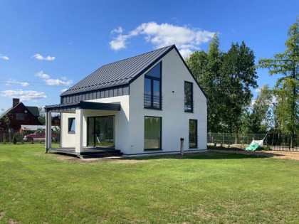 Nowoczesny dom nad jeziorem