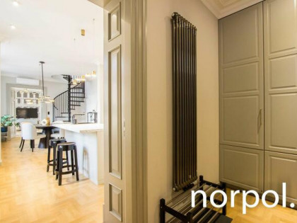 Nowoczesne dwupoziomowe mieszkanie