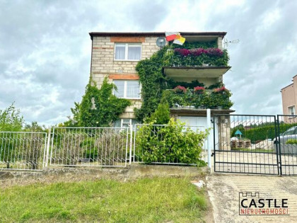 Dom Czerwonak, Stroma