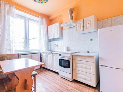 Przestronne 2-pokojowe 49 m² z oddzielną kuchnią