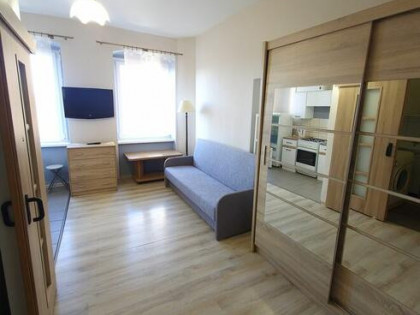 Kawalerka za odstępne prywatna kamienica po remoncie umeblo