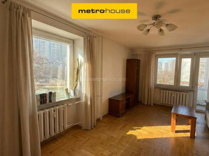 Gocław 3 pokoje, niski budynek, miejsce postojowe