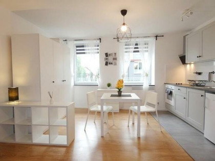 Wynajmę jasną kawalerkę, Mariacka 12