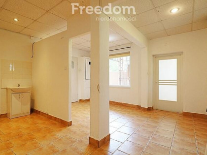 * Bezpłatny Parking * Niezależne wejście *