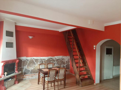 ładne klimatyczne z kominkiem MIESZKANIE 2-pozimowe 95 m2