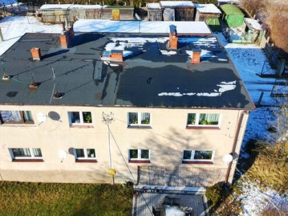 Przestronne 2-pokojowe z ogródkiem, szopą i garaże