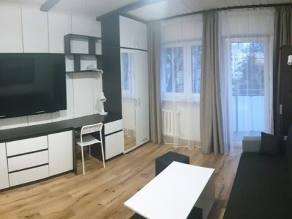 Trzy pokoje, Bielany, Wrzeciono, Metro-Wawrzyszew.