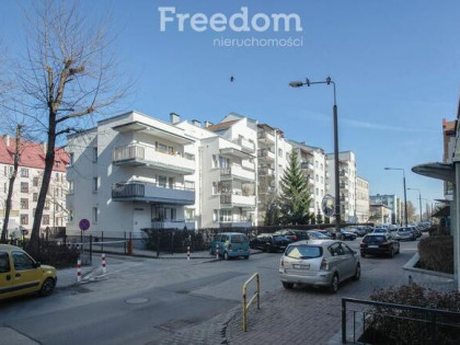 Mieszkanie o kapitalnym rozkładzie, dużym balkonie