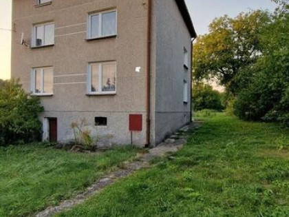 Strzyżowice dom 2-rodzinny, działka mieszk-usługowa