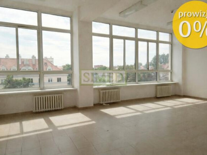 Dostep24h,recepcja,ochrona,poczekalnia,wys 4m .