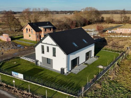 Bliźniak, 4 pokoje, salon.