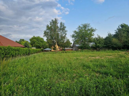 Sprzedam działkę budowlaną 8 ar