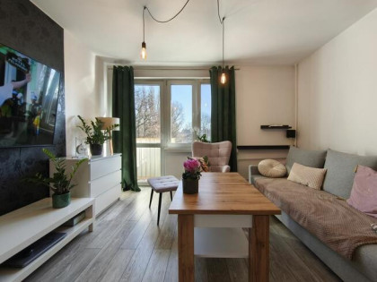 Atrakcyjna kawalerka z balkonem w dzielnicy Tysiąclecie