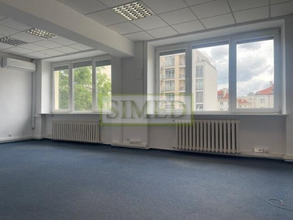 Dostep24h,recepcja,ochrona,parking,winda,wys.3m