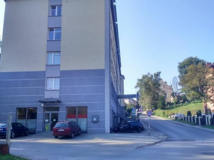 Sprzedam parter budynku ok 400 m2 w Lesku -