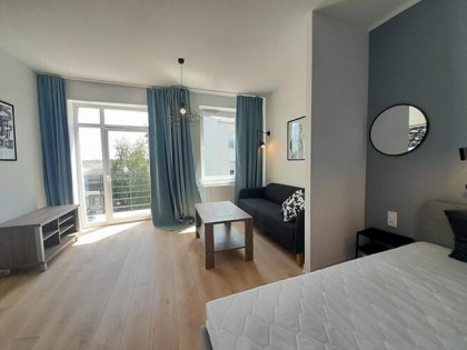 Wynajmę jasną kawalerkę z balkonem, Mariacka 12