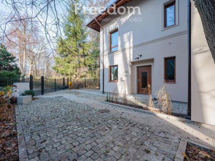 Wyjątkowy bliźniak w zielonej okolicy