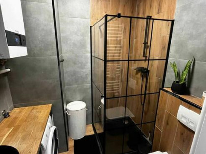 Wynajmę mieszkanie 35 m² – 2 pokoje, balkon, miejsce postojowe