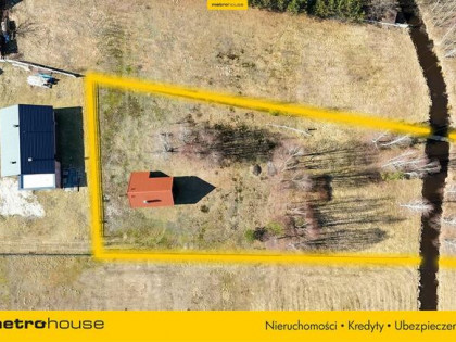 Drewniany domek 70 m² na działce 38 arów