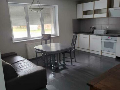 Dom inwestycyjny z oddzielnymi mieszkaniami