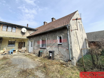 KADŁUB WOLNY/Dom z dużą zabudową gospodarczą