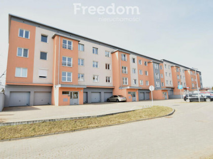 Komfortowe mieszkanie z garażem.